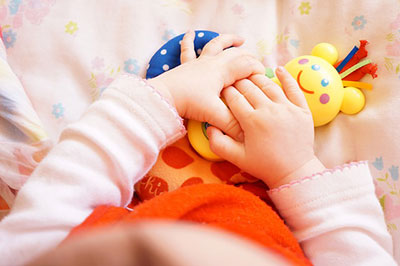baby-udvikling-motorik-fingre